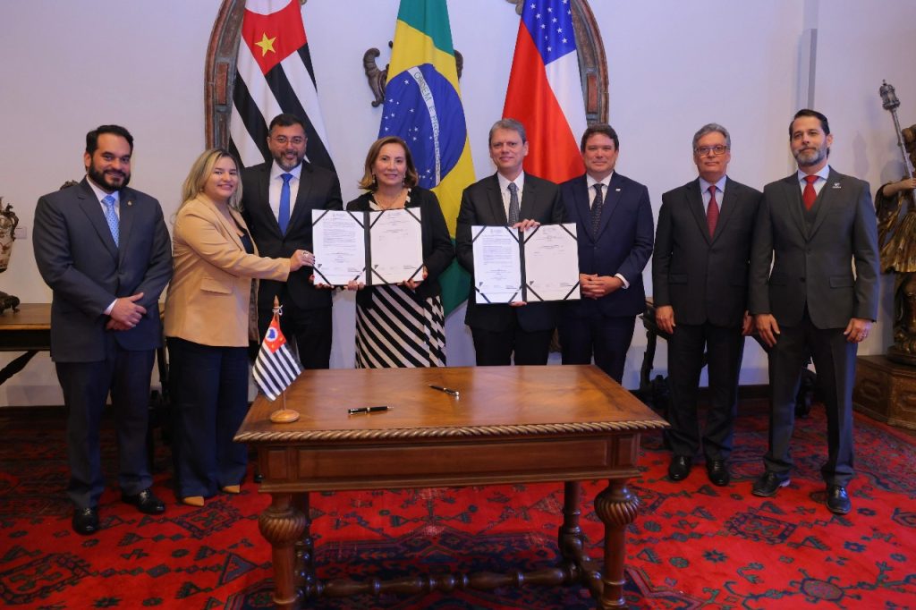 Governadores Wilson Lima e Tarcísio de Freitas firmam convênio para realização de 2,5 mil exames de DNA no Amazonas 13 9745d5fc ba17 4ce0 a08f 77388b308bdb 1024x682 1