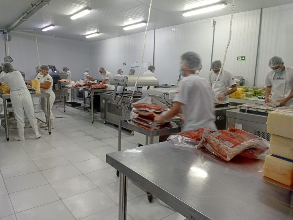 Adaf entrega certificado a empresa de fatiados habilitada ao Sistema Brasileiro de Inspeção de Produtos de Origem Animal 4 ADAF 01 FATIARE 1024x768 1