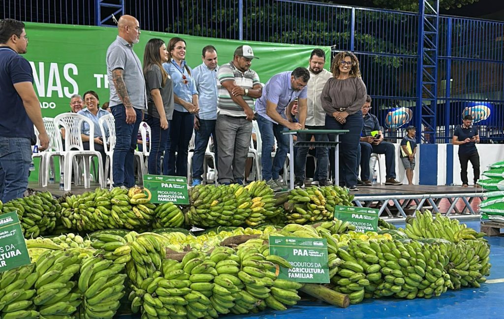 Em Borba, Governo do Amazonas fortalece setor primário com regionalização da merenda escolar e crédito a feirantes 6 ADS Em Borba ADS fortalece setor primario Foto DivulgacaoADS01 3 1024x648 1