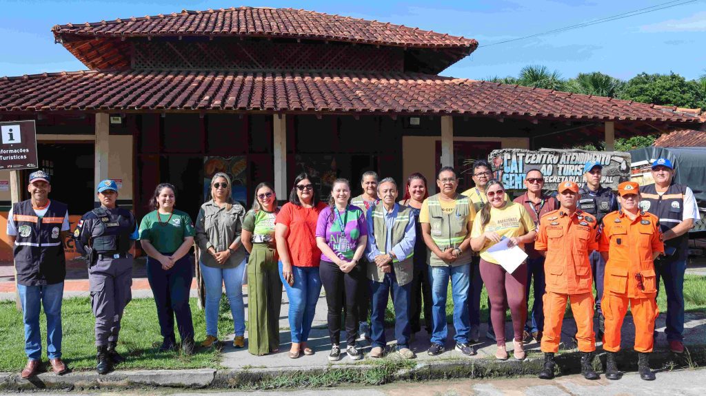 Governo do Amazonas leva ação integrada de ordenamento turístico a Rio Preto da Eva 5 AMAZONASTUR Acao Rio Preto da Eva Foto Vanessa Lira Amazonastur2 1024x575 1