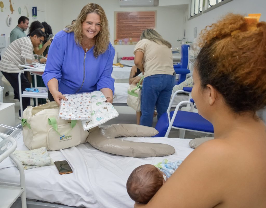 Governo do Amazonas entrega novos leitos de UTI Neonatal e equipamentos à Balbina Mestrinho 8 Balbina Mestrinho celebra 64 anos com entrega de equipamentos e novos leitos de UTI foto EvandroSeixas ses 1024x804 1