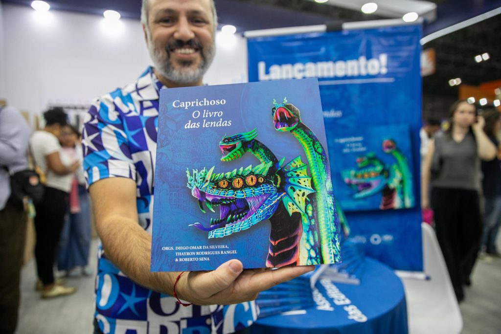 Bienal do Livro 2025: Editora UEA lança obra que celebra legado das lendas do Boi Caprichoso 9 Bienal do Livro 2025 Editora UEA lanca obra que celebra legado das lendas do Boi Caprichoso 1 1024x683 1