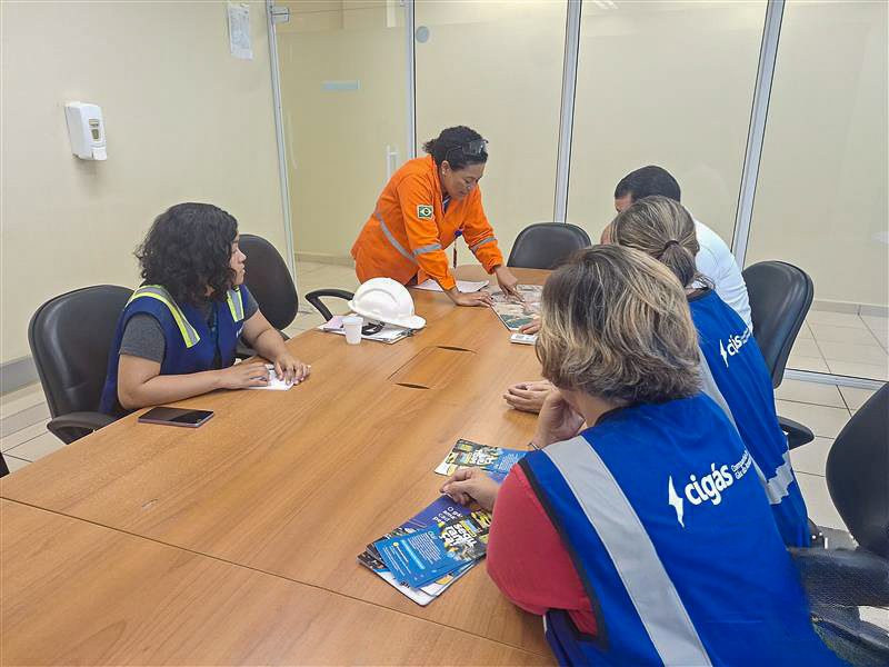 Cigás realiza ações de sensibilização com comunidades e empresas 6 CIGAS Acao de sensibilizacao no entorno das obras da Cigas Credito da foto Divulgacao Cigas 01