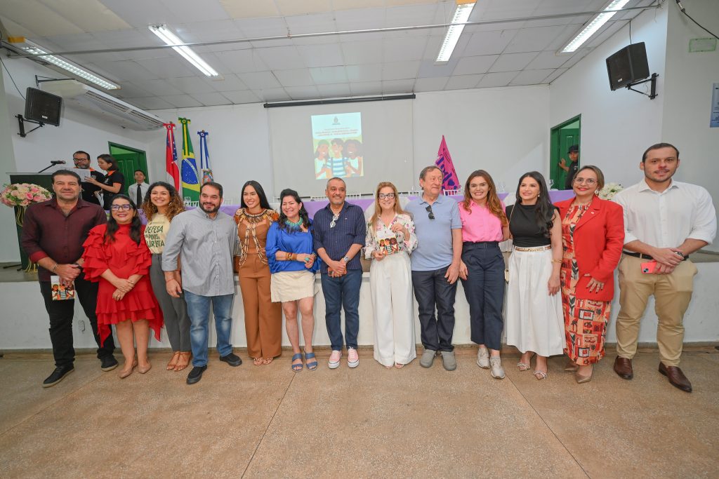 Em Parintins Governo do Amazonas reforça apoio ao Tribunal de Justiça no combate à violência doméstica 4 CasaCivil LancamentocartilhaTJAM Foto Divulgacao 1024x683 1