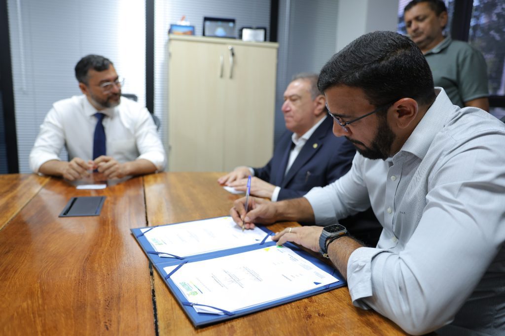 Governador Wilson Lima assina convênio para a construção de centro de recreação em Codajás 7 Centro de Lazer em Codajas Foto Diego Peres Secom 3 1024x682 1