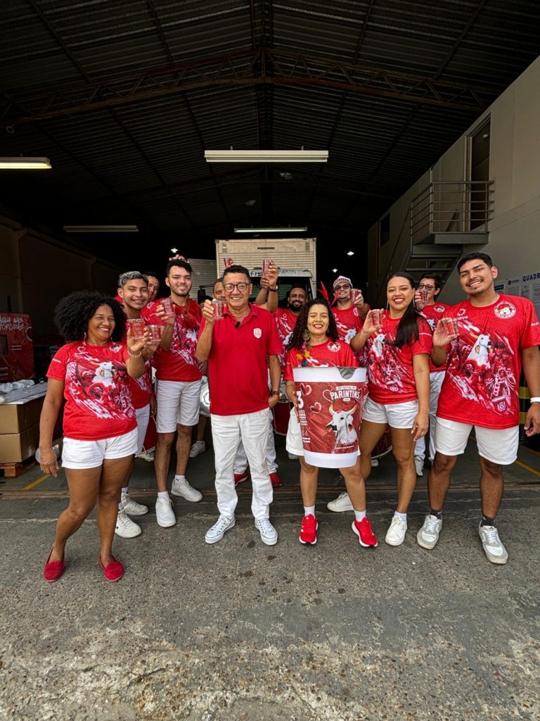 Festival de Parintins 2025: Cosama realiza a entrega de copos envasados aos bumbás Caprichoso e Garantido 8 Cosama Entrega das aguas dos bois Caprichoso e Garantido Fotos Reproducao Cosama 6 768x1024 1