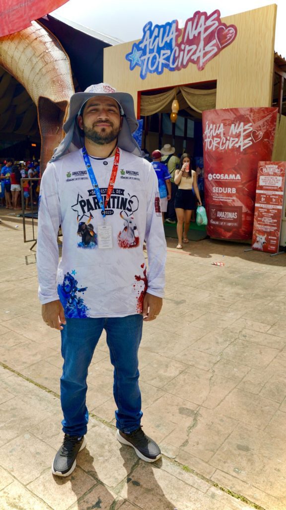Festival de Parintins 2025: Cosama reforça segurança hídrica durante o festival com monitoramento da qualidade da água em tempo real 9 Cosama Espaco de Hidratacao Personagem Bruno Pereira Foto Francy Silva Cosama 5 576x1024 1