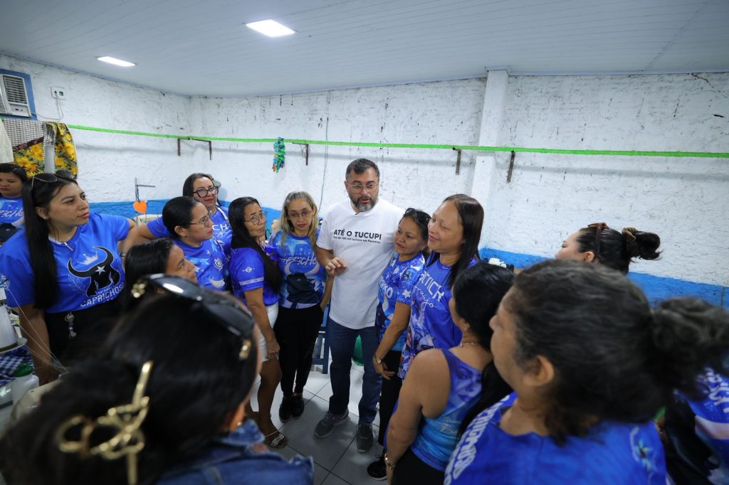 Governador Wilson Lima destaca atuação dos bastidores de costureiras e trabalhadores dos bois Caprichoso e Garantido 11 Costureiras de Parintins Foto Secom 2 1024x682 1