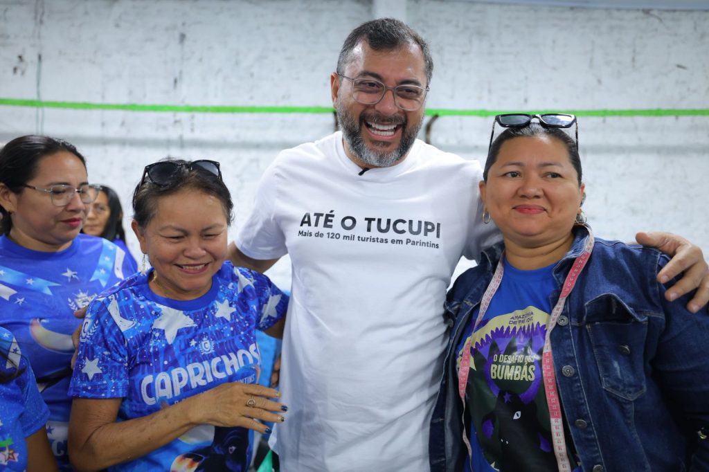 Governador Wilson Lima destaca atuação dos bastidores de costureiras e trabalhadores dos bois Caprichoso e Garantido 10 Costureiras de Parintins Foto Secom 3 1024x682 1