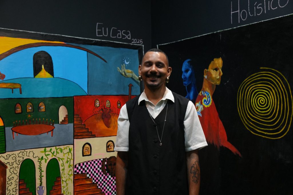 Casa das Artes reabre com cinco exposições inéditas e celebra diversidade na produção visual 15 Cultura Casa das Artes Adriel Castro foto Aguilar Abecassis Secretaria de Estado de Cultura e Economia Criativa 6 1024x683 1