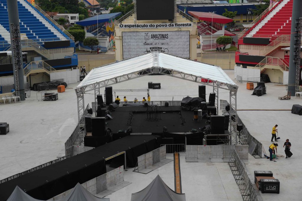 Festival de Parintins 2025: Palco 360º no Bumbódromo está pronto para a Festa dos Visitantes 5 Cultura palco para a Festa dos Visitantes foto Aguilar Abecassis Secretaria de Estado de Cultura e Economia Criativa 1 1024x683 1