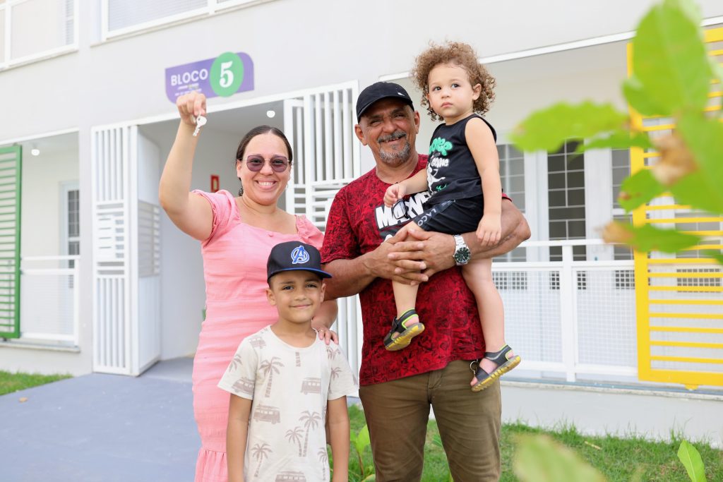 Famílias beneficiadas pelo Prosamin+ iniciam mudança para o Parque Residencial Maués 10 ELIZA SOARES E RICARDO OLIVEIRA NO PARQUE RESIDENCIAL MAUES FOTO PAULA PESSOA UGPE 1024x683 1