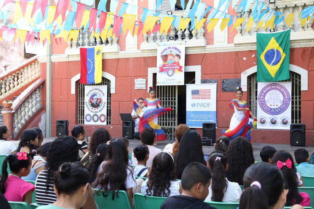“Festa da Amizade”: Escola Estadual Barão do Rio Branco realiza ação de combate à xenofobia contra populações imigrantes 9 Educacao Festa Amizade Foto Eduardo Cavalcante 1 1024x682 1