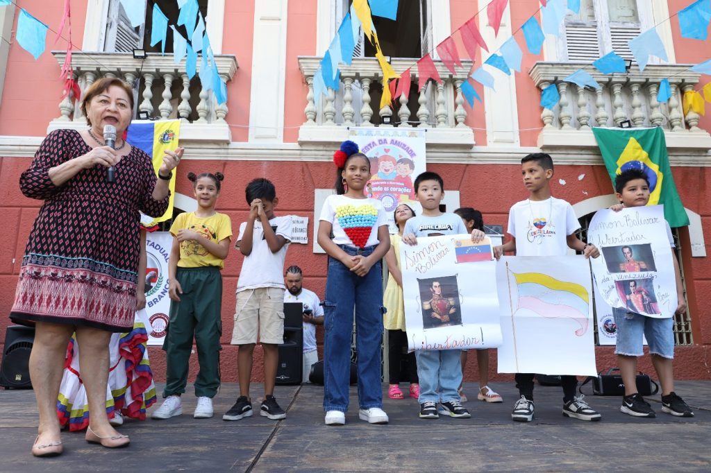 “Festa da Amizade”: Escola Estadual Barão do Rio Branco realiza ação de combate à xenofobia contra populações imigrantes 6 Educacao Festa Amizade Foto Eduardo Cavalcante 2 1024x682 1