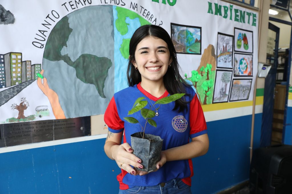 Escola Estadual Professor Ondina de Paula realiza mostra socioambiental em alusão a Semana do Meio Ambiente 11 Educacao Mostra Socioambiental Ondina de Paula Rebeca Alice Foto Euzivaldo Queiroz 1 1024x682 1