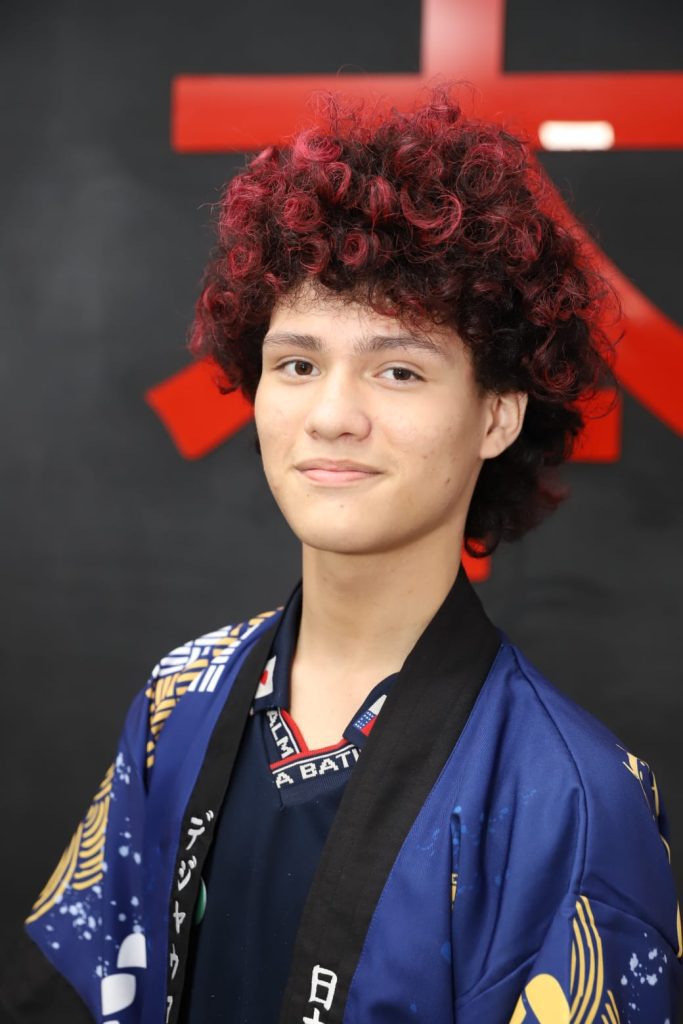 Escola Estadual Bilíngue Djalma Batista recebe visita de artista japonês Kamari Maeda 8 Educacao Ofinica de shodo Felipe de Amorim Foto Eduardo Cavalcante 683x1024 1