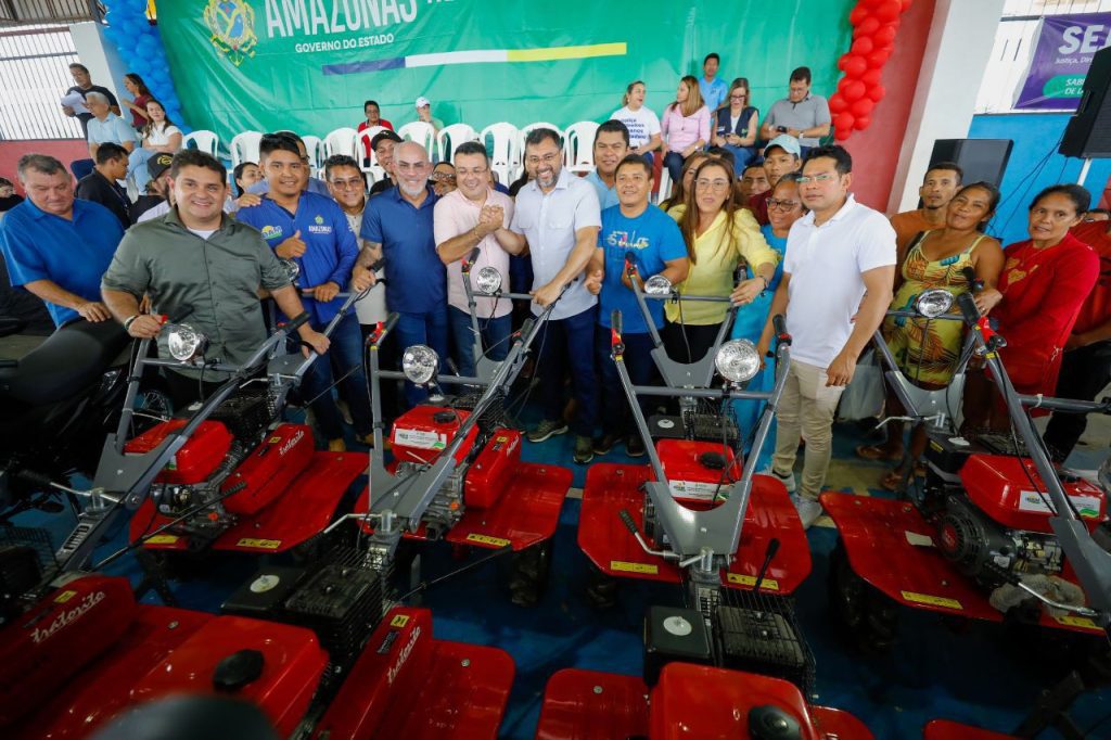Em Barreirinha, governador Wilson Lima entrega implementos agrícolas para fortalecer cadeias produtivas da região 12 Em Barreirinha governador Wilson Lima entrega implementos agricolas para fortalecer cadeias produtivas da regiao 4 foto Arthur Castro Secom 1024x682 1