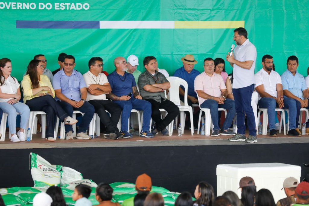 Em Barreirinha, governador Wilson Lima entrega implementos agrícolas para fortalecer cadeias produtivas da região 15 Em Barreirinha governador Wilson Lima entrega implementos agricolas para fortalecer cadeias produtivas da regiao 5 foto Arthur Castro Secom 1 1024x682 1