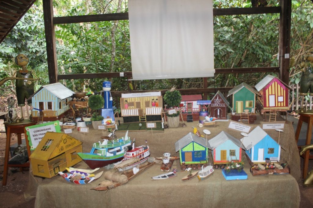 Bosque Estadual Vandete Rocha reúne lazer, educação e sustentabilidade na sede do Ipaam 12 Exposicao com materiais reciclaveis no Bosque Vandete Rocha Foto 6 09 06 2025 1024x682 1