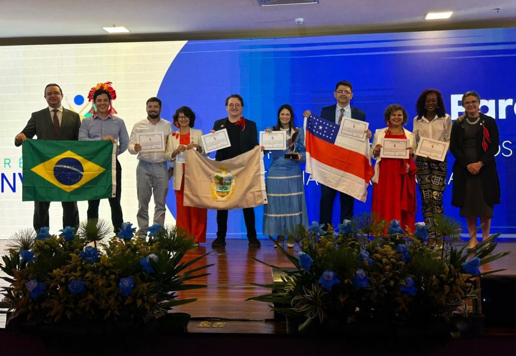 Muito além de dengue e malária: FVS-RCP celebra 21 anos fortalecendo resposta a emergências de saúde pública no Amazonas 21 FVS RCP Premio Anvisa FVS 21 anos FOTO Maira Pessoa FVS RCP 1024x707 1