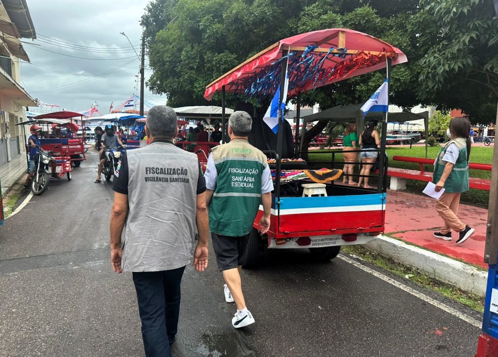 Festival de Parintins 2025: Governo do Amazonas reforça ações de vigilância sanitária no município 7 FVS RCP Vigilancia Sanitaria no Festival de Parintins FOTO Jaqueline Macedo FVS RCP 4 1024x735 1