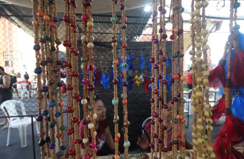 Festival de Parintins 2025: Torcedores dos bois podem adquirir produtos na 5° Feira de artesanato indígena 5 Feira artesanto fepiam 02