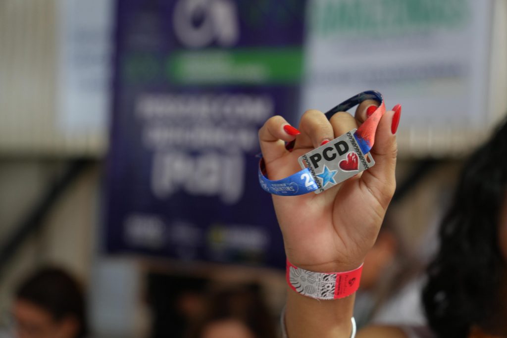 Festival de Parintins 2025: Pessoas com Deficiência recebem pulseiras credenciadas para Festa dos Visitantes 6 Foto Aguilar Abecassis Cultura 1024x683 1