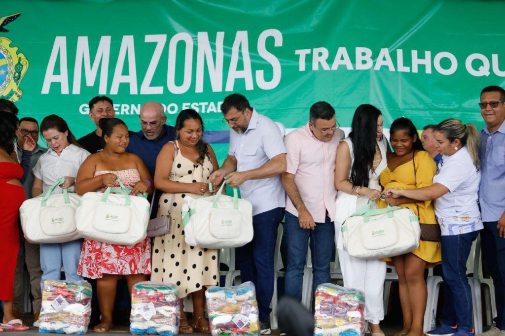 Governador Wilson Lima destina 3,6 toneladas de alimentos à população em situação de vulnerabilidade no município de Barreirinha 11 Governador Wilson Lima destina 36 toneladas de alimentos a populacao em situacao de vulnerabilidade no municipio de Barreirinha 3 fotos Arthur Castro Secom 1024x682 1