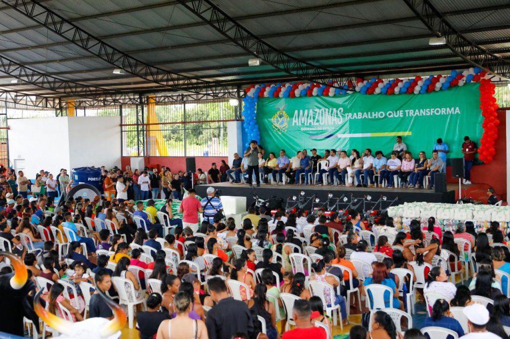Governador Wilson Lima destina 3,6 toneladas de alimentos à população em situação de vulnerabilidade no município de Barreirinha 9 Governador Wilson Lima destina 36 toneladas de alimentos a populacao em situacao de vulnerabilidade no municipio de Barreirinha 5 fotos Arthur Castro Secom 1024x682 1