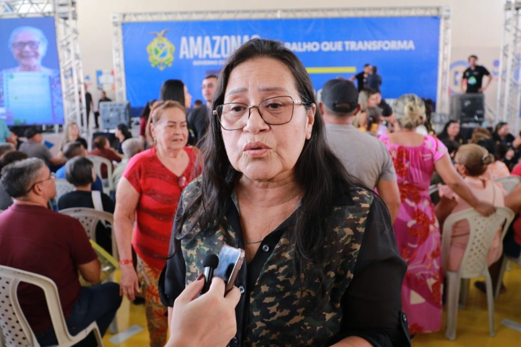 Governador Wilson Lima entrega mil títulos no Vale do Sinai e ultrapassa 19 mil famílias com imóveis regularizados no Amazonas 16 Governador Wilson Lima entrega mil titulos no Vale do Sinai e ultrapassa 19 mil familias com imoveis regularizados 7 Moradora proprietaria Ana Maria Nascimento foto Mauro Neto Secom 1024x682 1