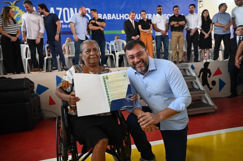 Governador Wilson Lima entrega mil títulos no Vale do Sinai e ultrapassa 19 mil famílias com imóveis regularizados no Amazonas 18 Governador Wilson Lima entrega mil titulos no Vale do Sinai e ultrapassa 19 mil familias com imoveis regularizados no Amazonas 10 foto Janailton Falcao Secom 1024x682 1