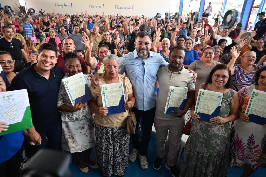 Governador Wilson Lima entrega mil títulos no Vale do Sinai e ultrapassa 19 mil famílias com imóveis regularizados no Amazonas 12 Governador Wilson Lima entrega mil titulos no Vale do Sinai e ultrapassa 19 mil familias com imoveis regularizados no Amazonas 11 foto Janailton Falcao Secom 1024x682 1