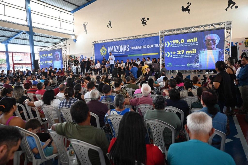 Governador Wilson Lima entrega mil títulos no Vale do Sinai e ultrapassa 19 mil famílias com imóveis regularizados no Amazonas 11 Governador Wilson Lima entrega mil titulos no Vale do Sinai e ultrapassa 19 mil familias com imoveis regularizados no Amazonas 8 foto Janailton Falcao Secom 1024x682 1