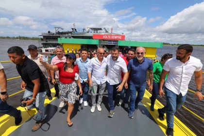 Governador Wilson Lima moderniza estrutura portuaria de Urucara com entrega de balsa flutuante e rampa metalica 1 foto Diego Peres Secom 1024x682 1