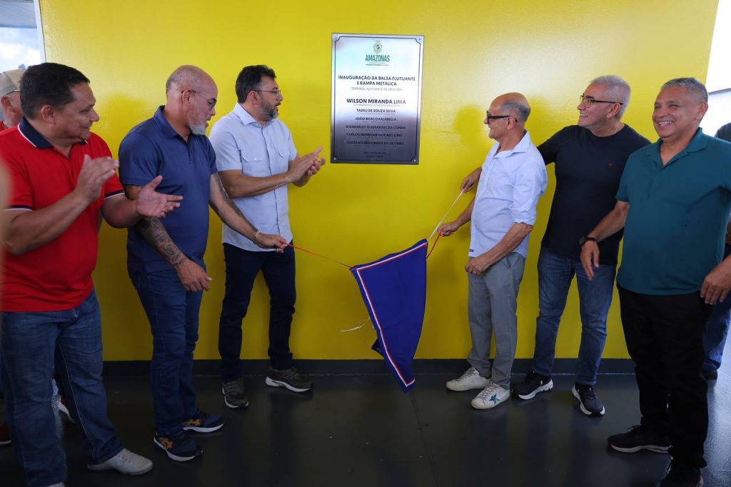 Governador Wilson Lima moderniza estrutura portuária de Urucará com entrega de balsa flutuante e rampa metálica 8 Governador Wilson Lima moderniza estrutura portuaria de Urucara com entrega de balsa flutuante e rampa metalica 3 foto Diego Peres Secom 1024x682 1