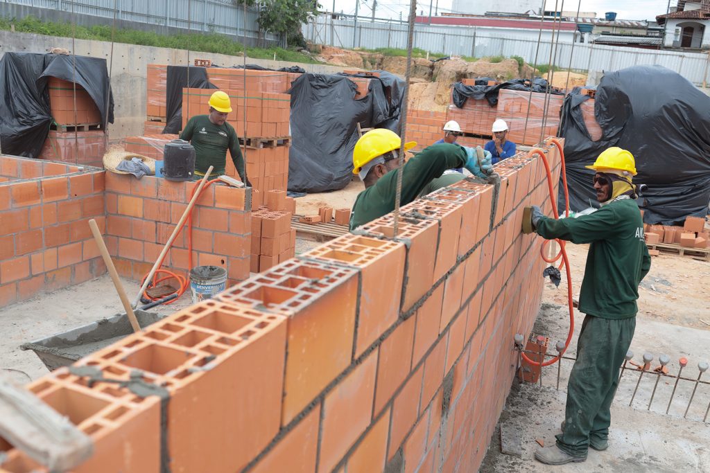 Amazonas Meu Lar impulsiona setor da construção civil no primeiro quadrimestre de 2025 6 HABITACIONAL PROSAMIN TIAGO CORREA UGPE 2 1024x683 1