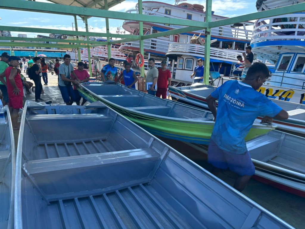 Governo do Amazonas garante R$ 420 mil em crédito a pescadores artesanais de Manaus 7 Idam Acao de credito na colonia Z12 Foto Divulgacao Idam 1024x768 1