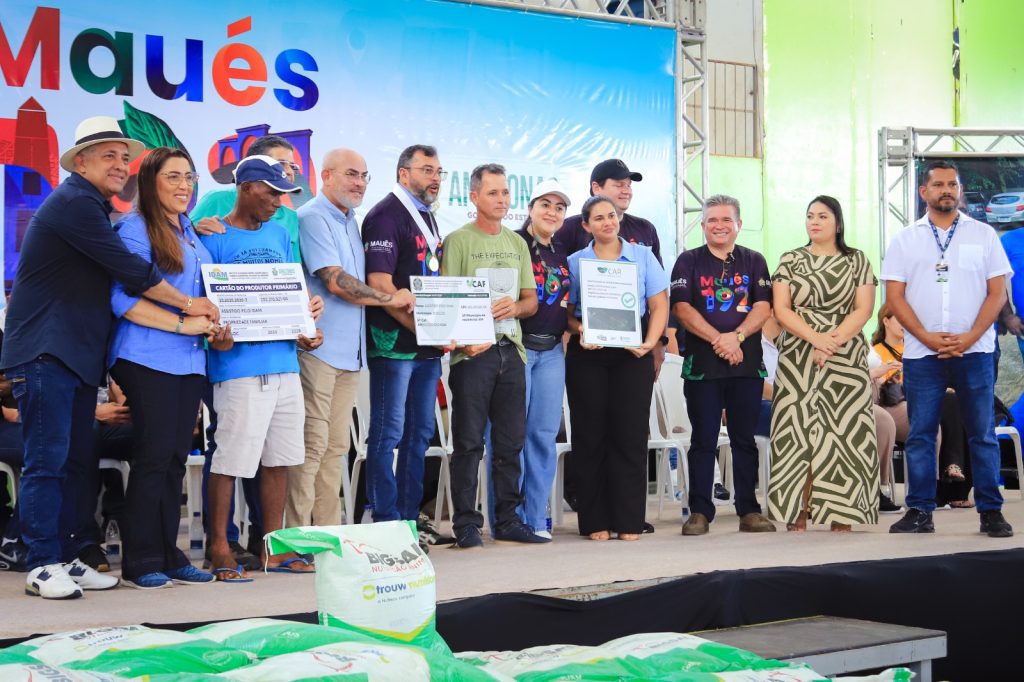 Governo do Amazonas beneficia setor primário de Maués com crédito e documentos rurais 6 Idam Entregas em Maues1 Foto Divulgacao Idam 1 1024x682 1