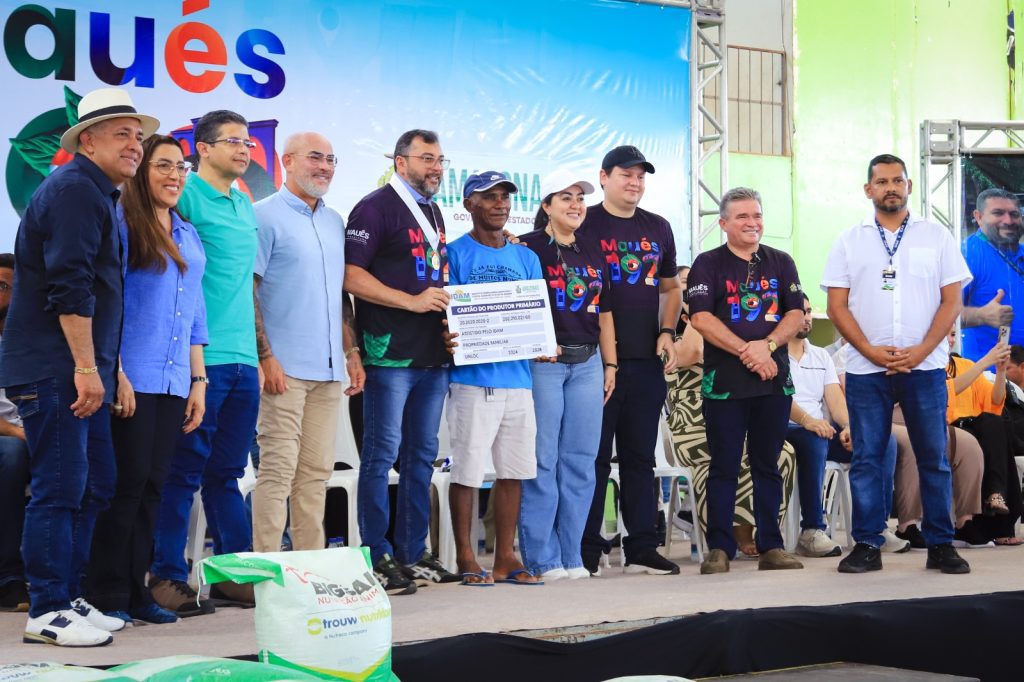 Governo do Amazonas beneficia setor primário de Maués com crédito e documentos rurais 5 Idam Entregas em Maues3 Foto Divulgacao Idam 1 1024x682 1