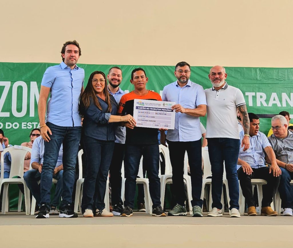 Em Itacoatiara, Governo do Amazonas entrega R$ 387,7 mil a agricultores e pescadores artesanais 6 Idam Entregas em Itacoatiara Foto Renan Pinheiro Idam 1024x868 1
