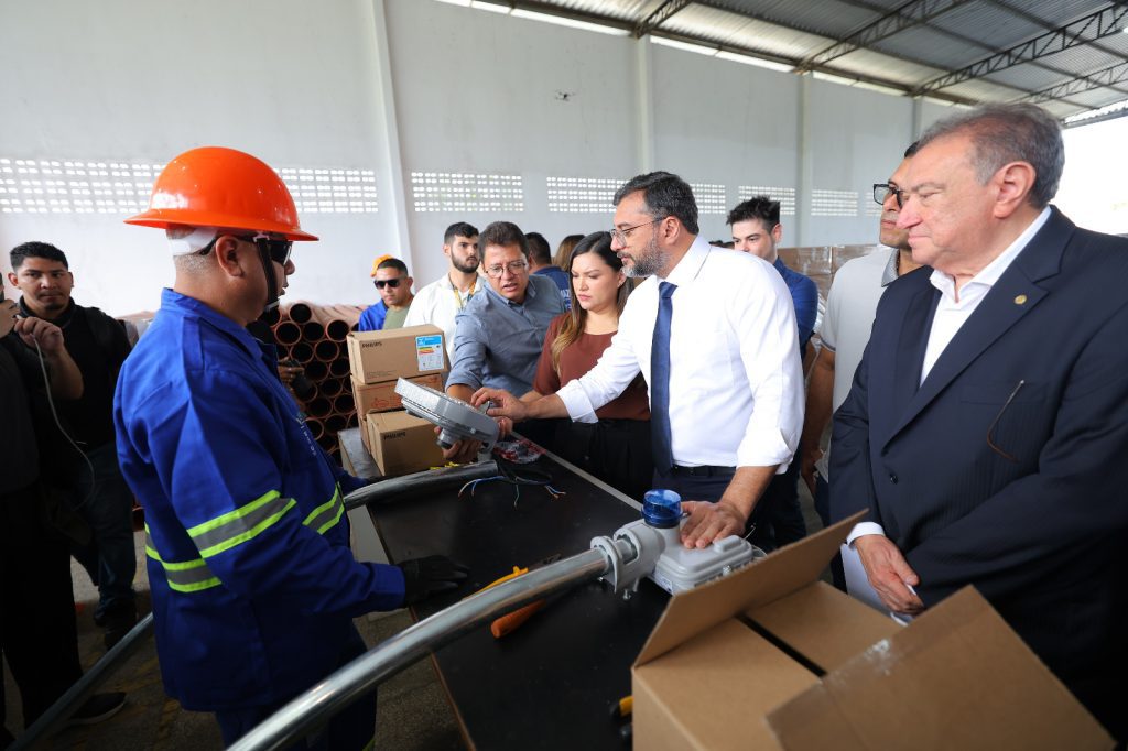 Ilumina+ Amazonas: Governador Wilson Lima vistoria envio de luminárias de LED para Jutaí e Fonte Boa 12 Ilumina Mais Foto Diego Peres Secom 1 1024x682 1