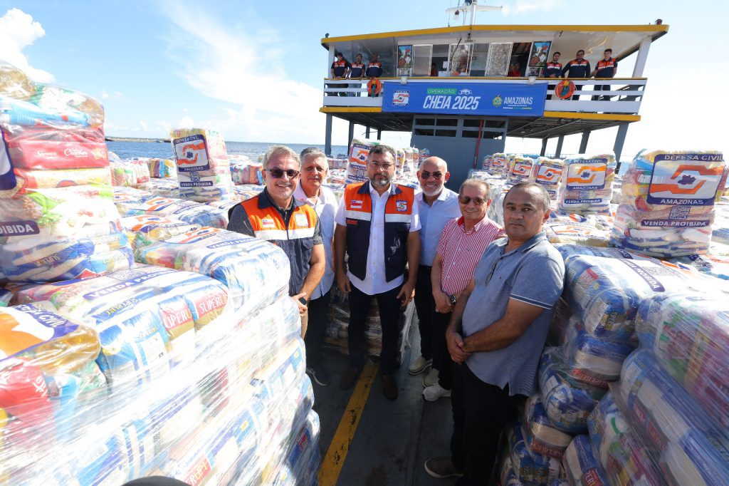Operação Cheia 2025: Governador Wilson Lima vistoria envio de 230 toneladas de alimentos a municípios atingidos pela cheia 9 Operacao Cheia 2025 Governador Wilson Lima vistoria envio de 230 toneladas de alimentos a municipios atingidos pela cheia 3 foto Alex Pazuello e Diego Peres Secom 1024x682 1
