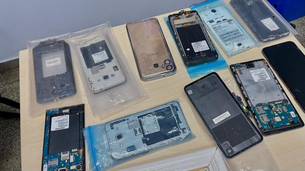 Polícia Civil apreende aparelhos eletrônicos roubados durante operação no Centro de Manaus 7 PCAM MATERIAL APREENDIDO DIVULGACAO 4 1024x575 1