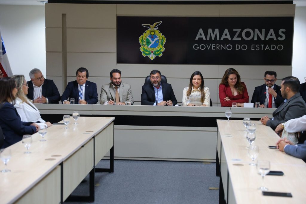 Parceria entre Afeam e OAB-AM amplia acesso à linha de financiamento para advogados no estado 6 Parceria entre Afeam e OAB AM amplia acesso a linha de financiamento para advogados no estado 2 Diego Peres Secom 1024x682 1