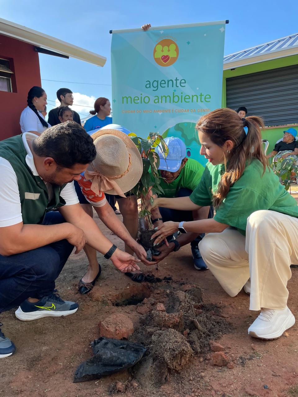 Prefeitura de Manaus realiza plantio em comemoracao ao Dia Mundial do Meio Ambiente no bairro Compensa 3