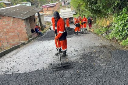 Prefeitura de Manaus reforca pavimentacao no bairro Colonia Antonio Aleixo