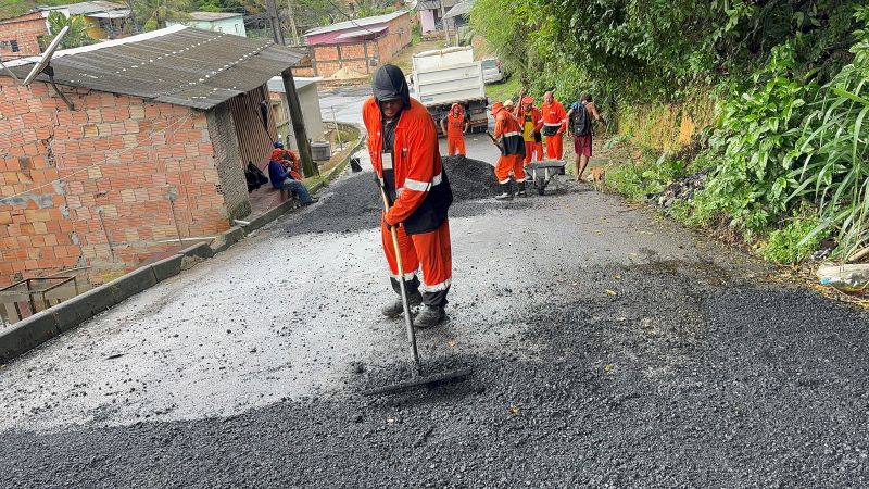 Prefeitura de Manaus reforca pavimentacao no bairro Colonia Antonio Aleixo