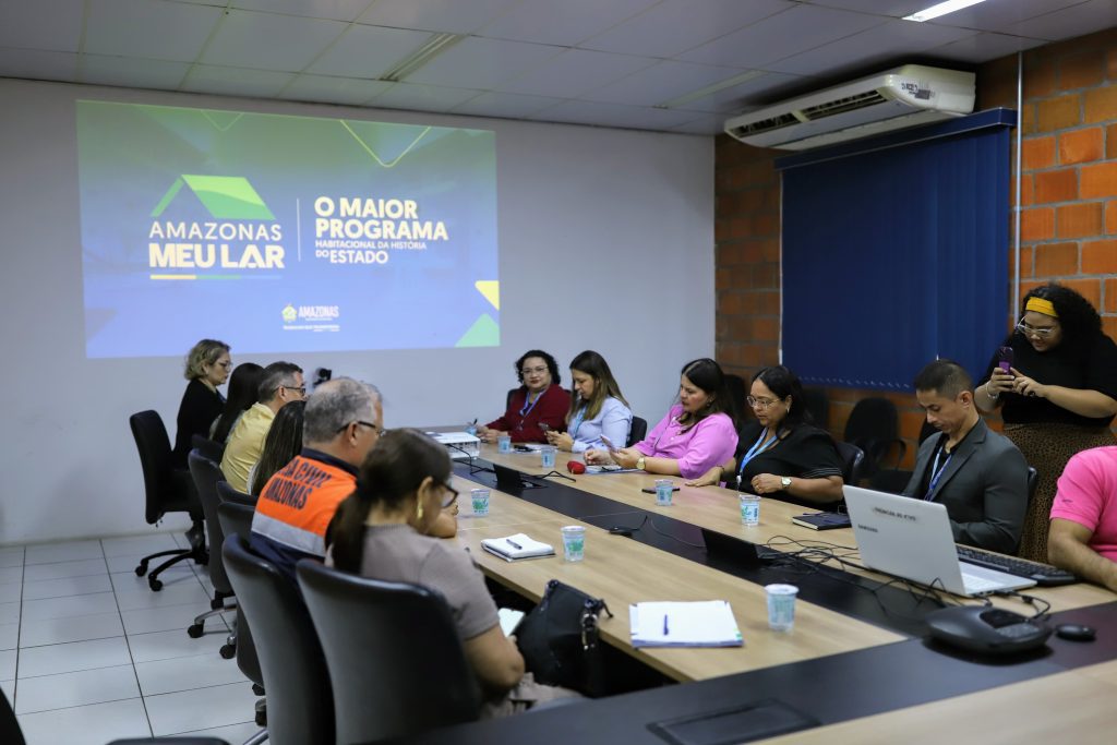 Governo do Estado vai iniciar seleção das famílias que serão contempladas com unidades habitacionais do Amazonas Meu Lar 6 REUNIAO DO AMAZONAS MEU LAR FOTO PAULA PESSOA UGPE 2 1024x683 1