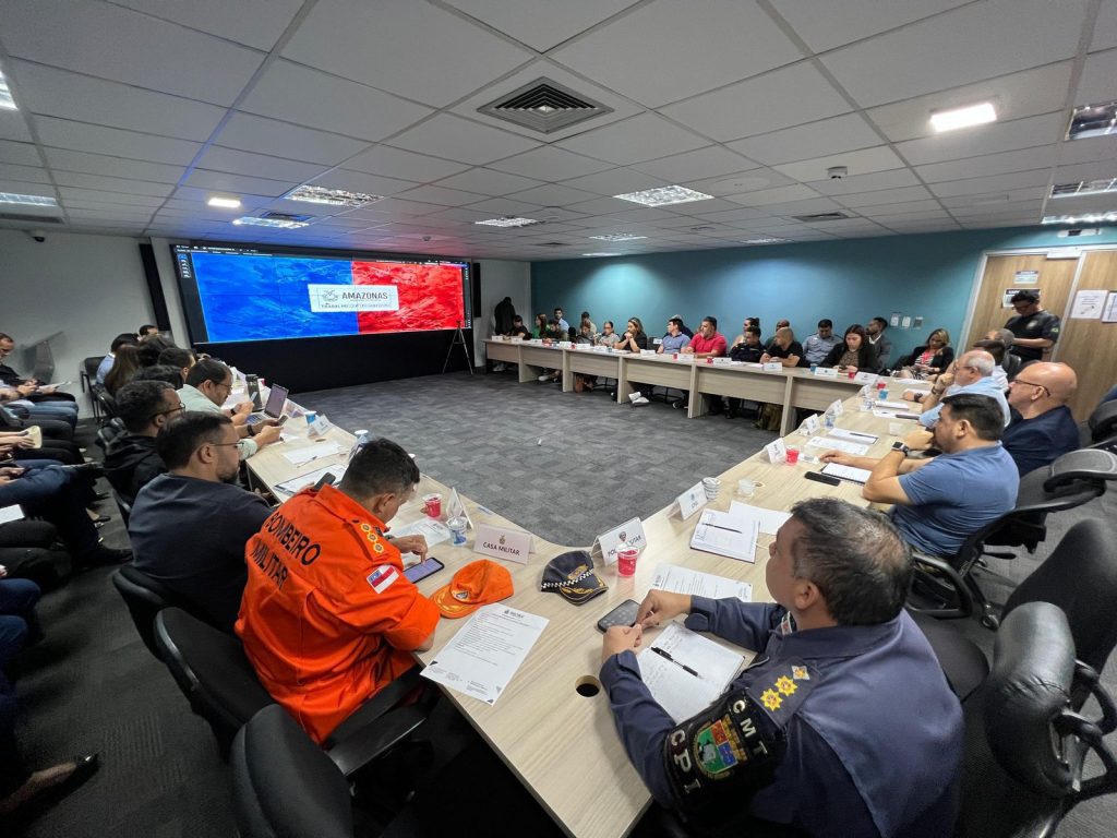 Festival de Parintins 2025: SSP-AM realiza última reunião de nivelamento 5 REUNIAO OPERACAO PARINTINS FOTOS VICTOR LEVY SSP 2 1024x768 1