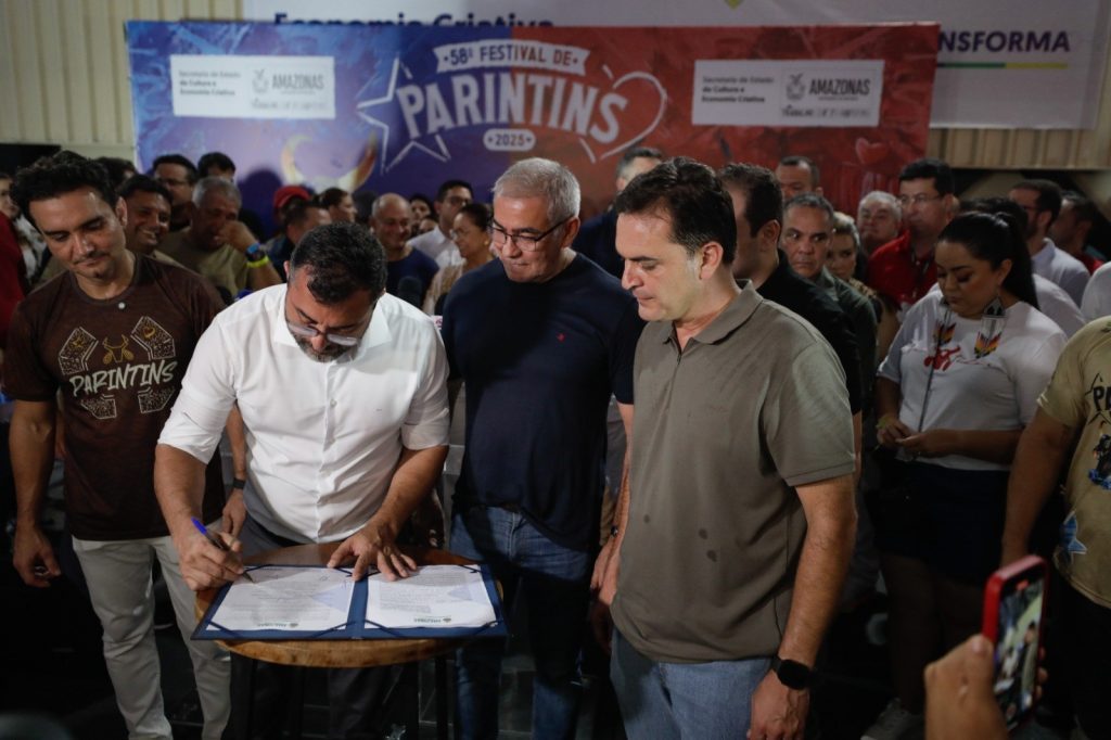 Governador Wilson Lima assina contrato para elaboração do projeto de modernização do Bumbódromo de Parintins 11 SECOM FESTIVAL DE PARINTINS 2025 WILSON LIMA4 FOTO ALEX PAZUELLO 1024x682 1